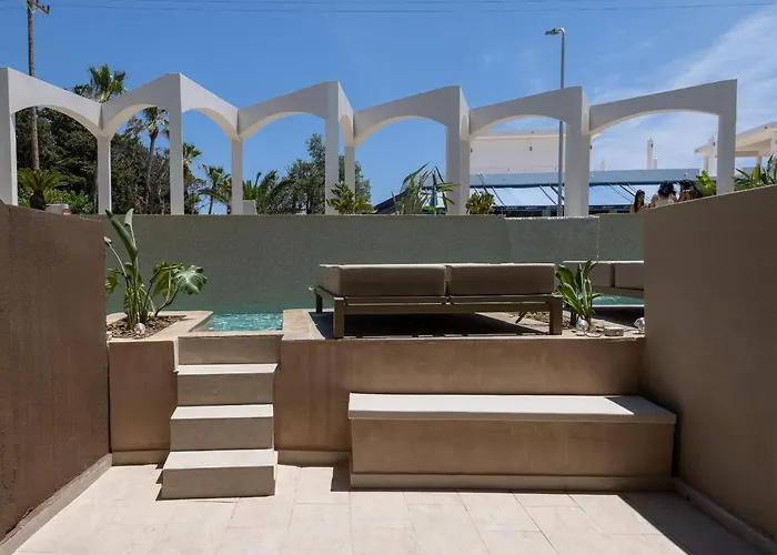 Bay Art Boutique - Adults Only Hotel